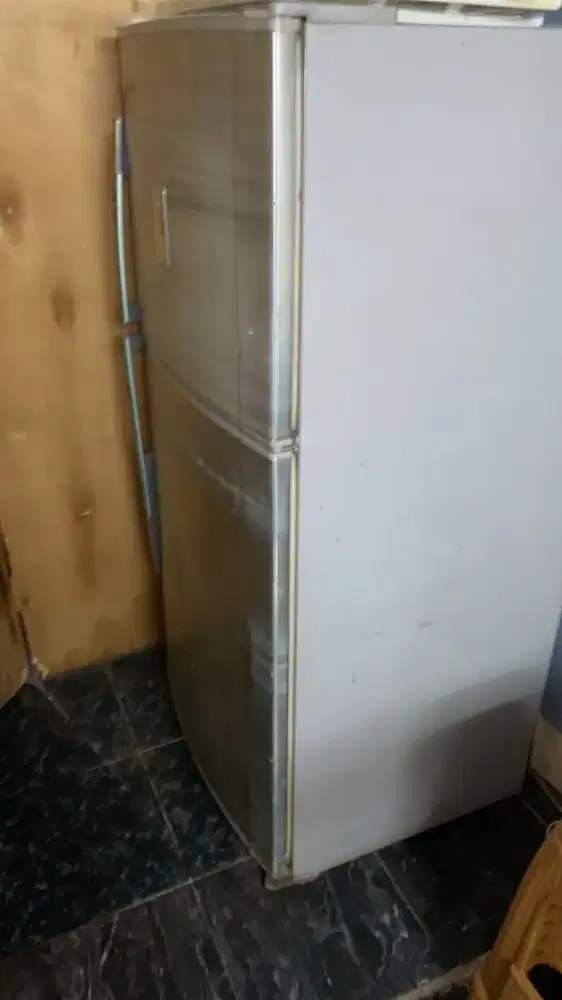 Kulkas 2 pintu merk sharp