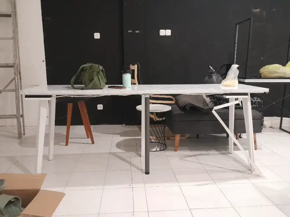 Meja panjang minimalis