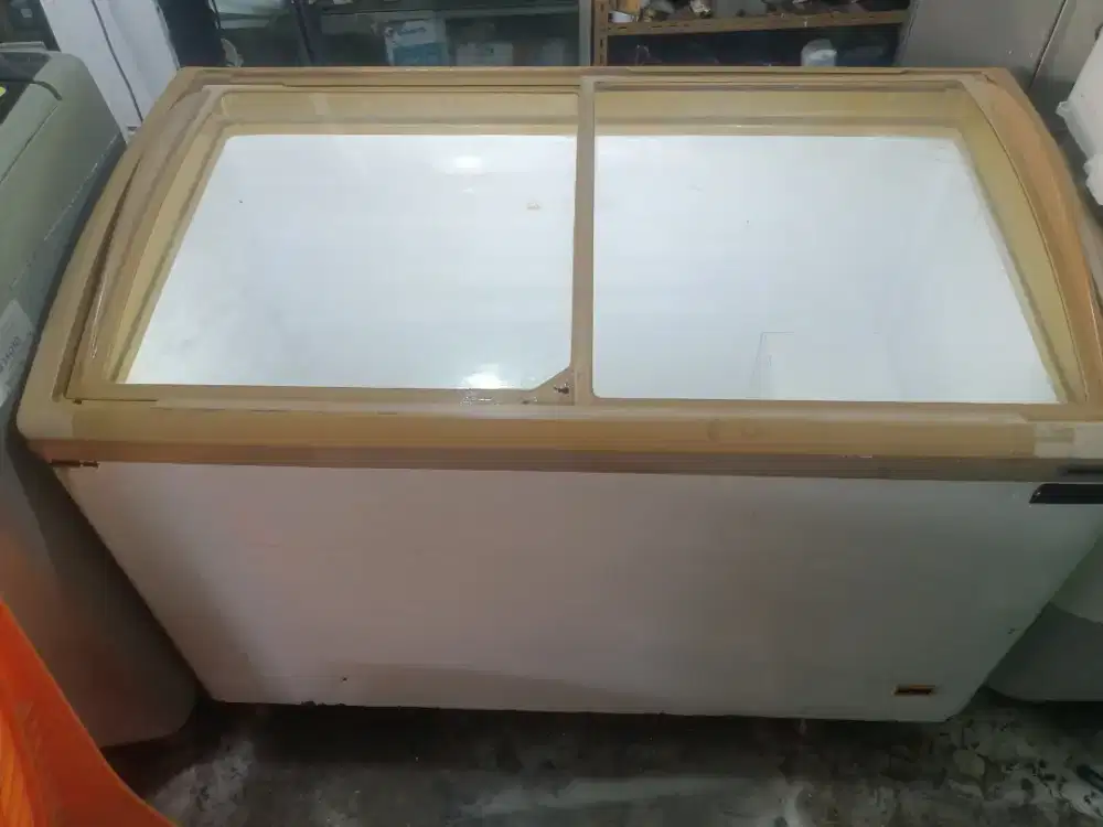 Jual kulkas box merek hiron normal dan garansi satu bulan