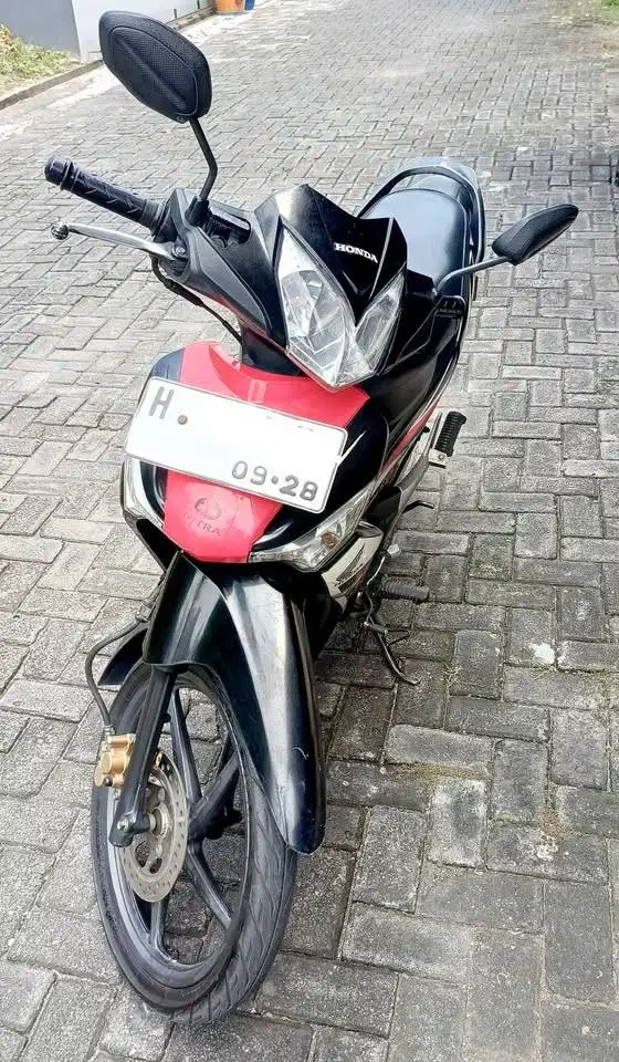 Supra X 125 Tahun 2013 Karbu Double Disc Brake Warna Hitam Merah