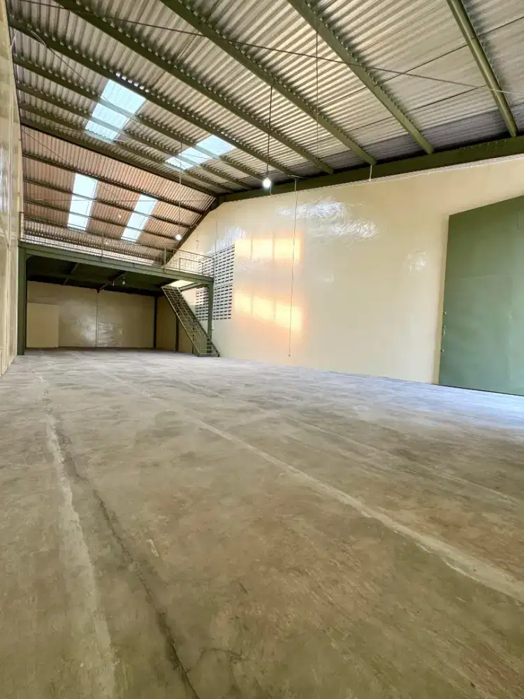 DISEWAKAN : GUDANG BARU 450m2 di ANGKE Siap Pakai, CAKEP BGT, Terbaik