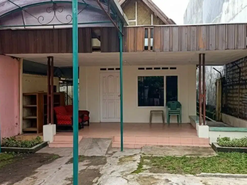 Rumah Usaha Pacar Kembang Bangunan Lama Butuh Renovasi