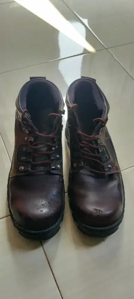 Sepatu Safety Merk DEFENDER Size 42