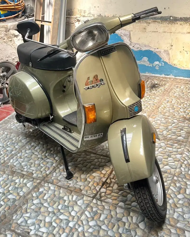 Vespa P150X green lime tahun 82
