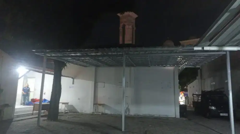 Kanopi baja ringan