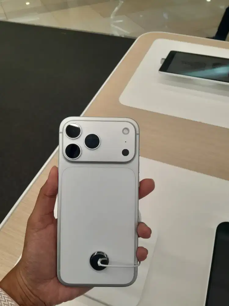 Cicilan 0% iPhone 17 pro 256GB silver HOME CREDIT