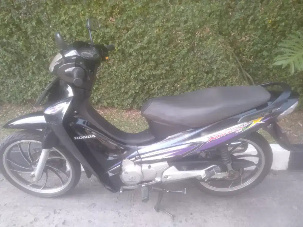 Honda kharisma mesin mulus body lummayan