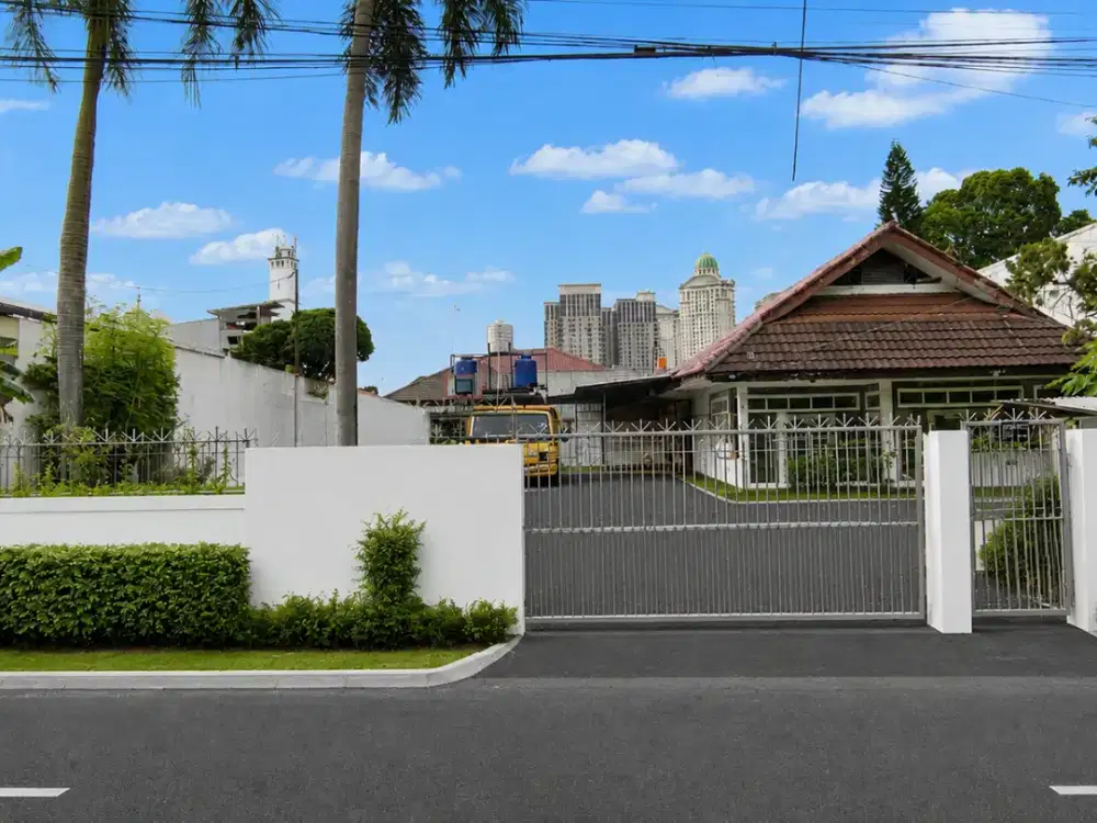 Tanah dan bangunan buat usaha di Jl.Seha Kebayoran Lama, lokasi strategis, harga murah!!!