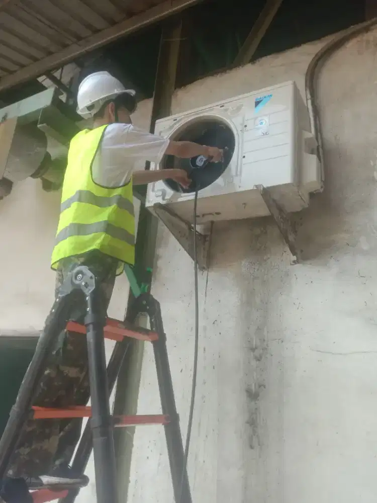 Helper teknisi ac