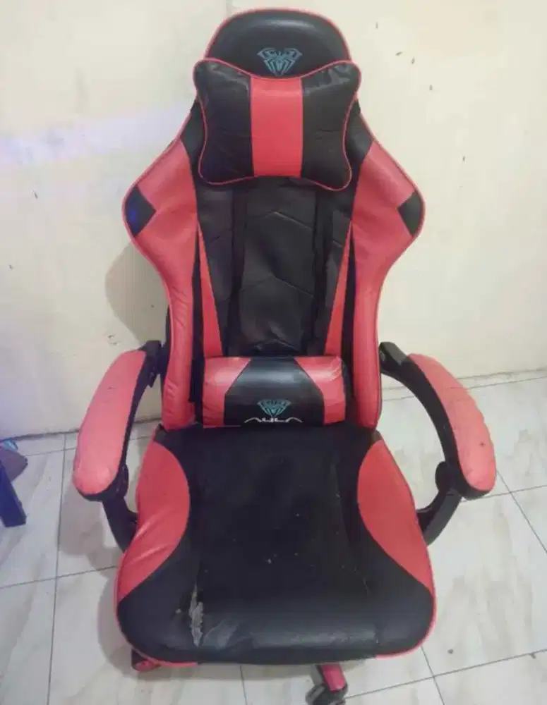 Kursi Gaming Merah