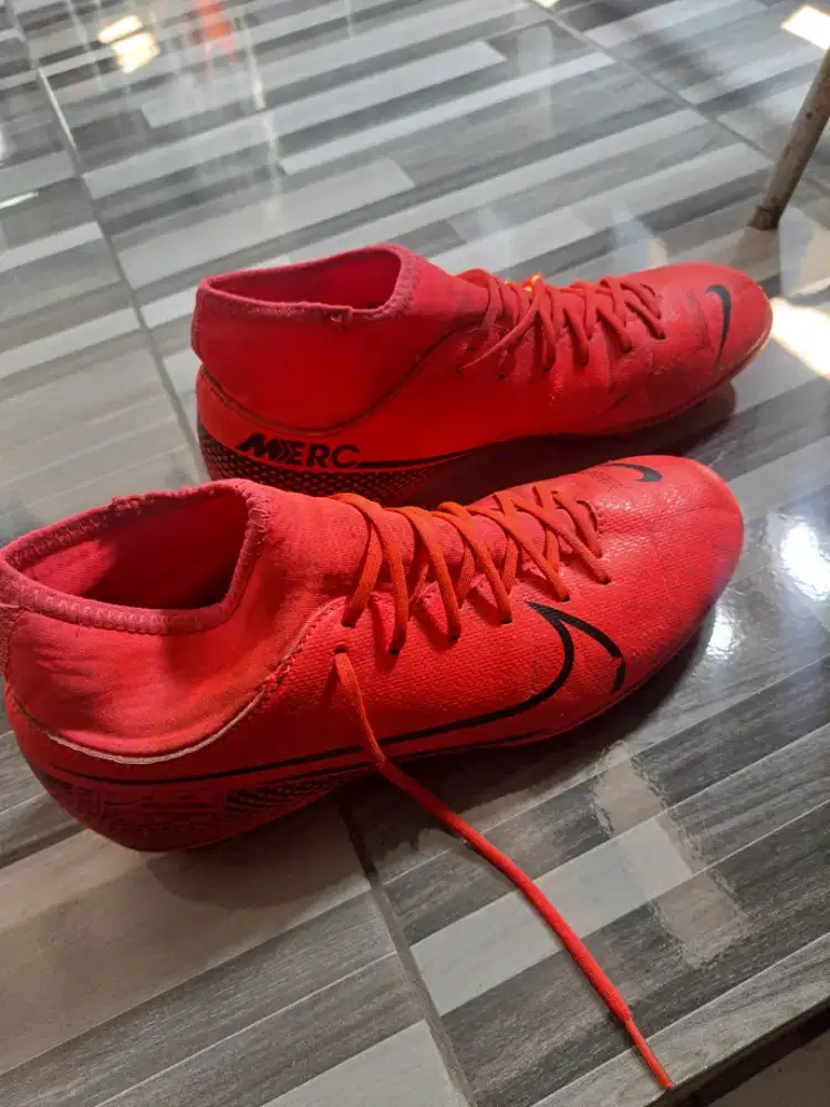 Sepatu bola mercurial superfly ukuran 41