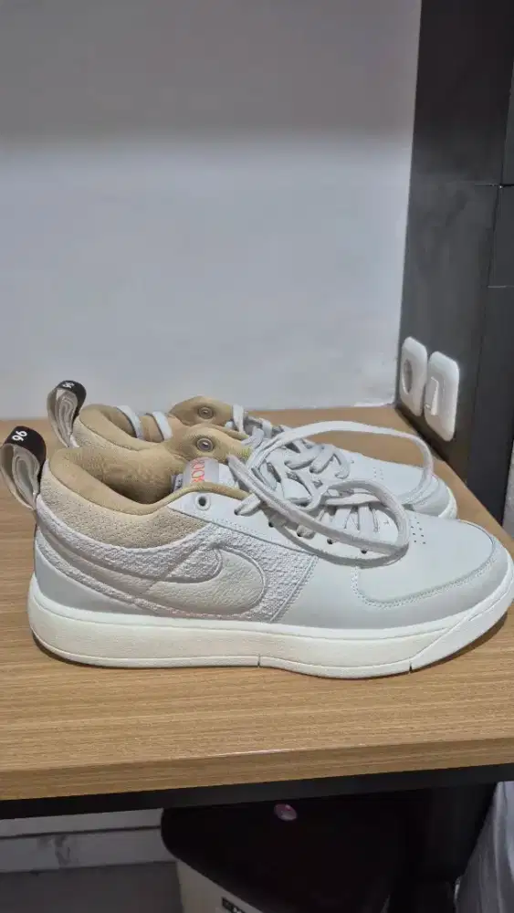 NIKE BOOK 1 46 light orewood brown Baru dipakai sekali no box