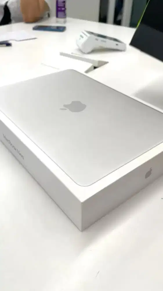 Macbook Neo 8/256GB Silver Cashback 249rb bisa cicilan