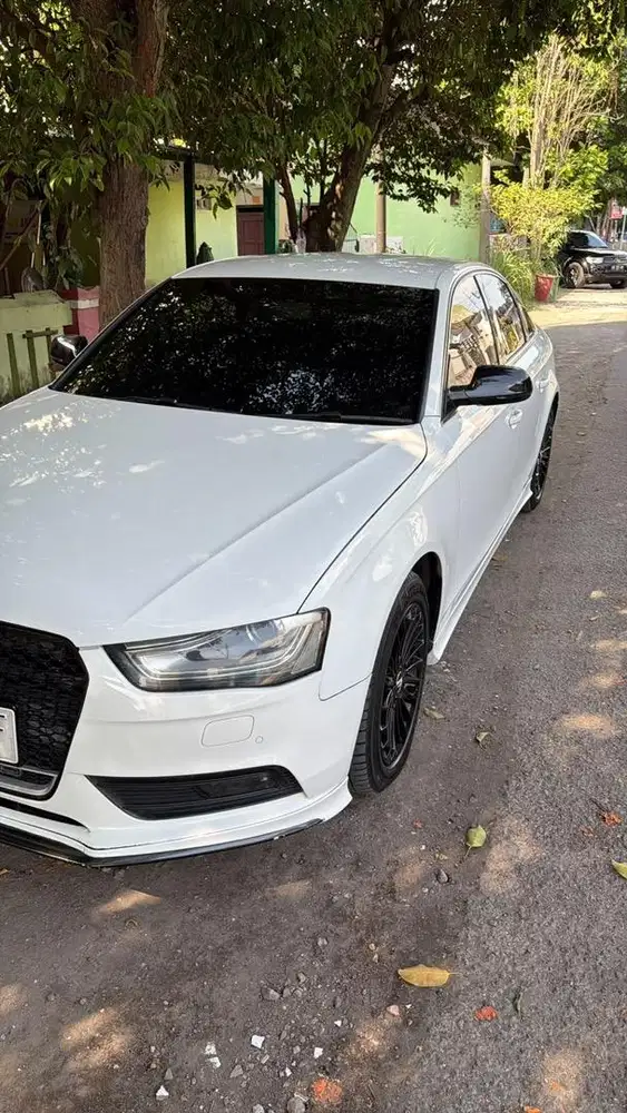DI JUAL AUDI A4 PUTIH 2012
