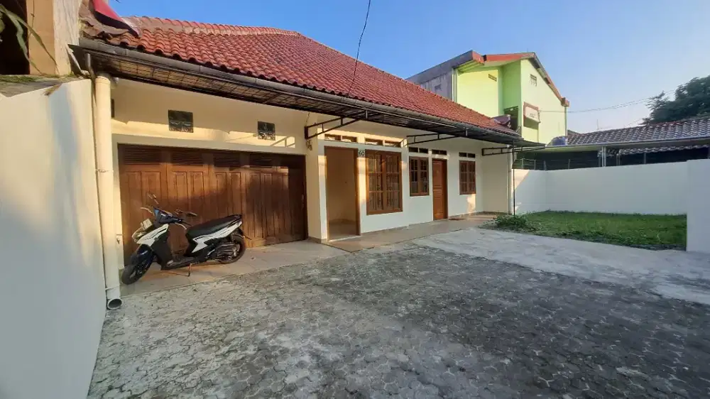 Disewakan rumah sederhana dg halaman luas di Lenteng Agung, Jaksel