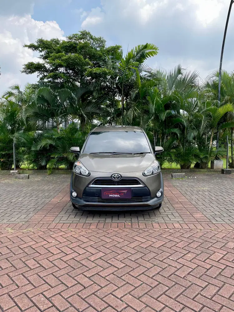 Toyota Sienta 1.5 V CVT 2019