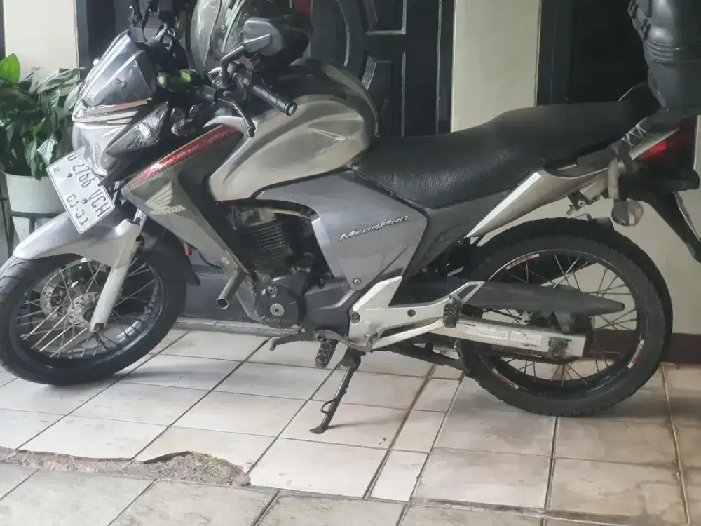 Motor Megapro Monoshock