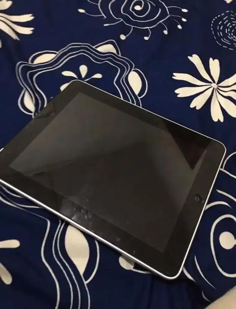 iPad 1st gen.. wifi + cell