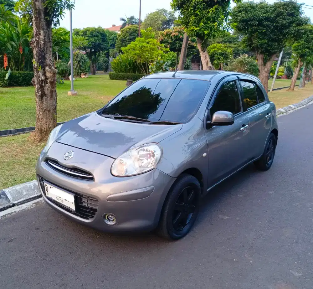 Nissan March Matic Facelift 2013 istimewa Mulus Luar Dalam