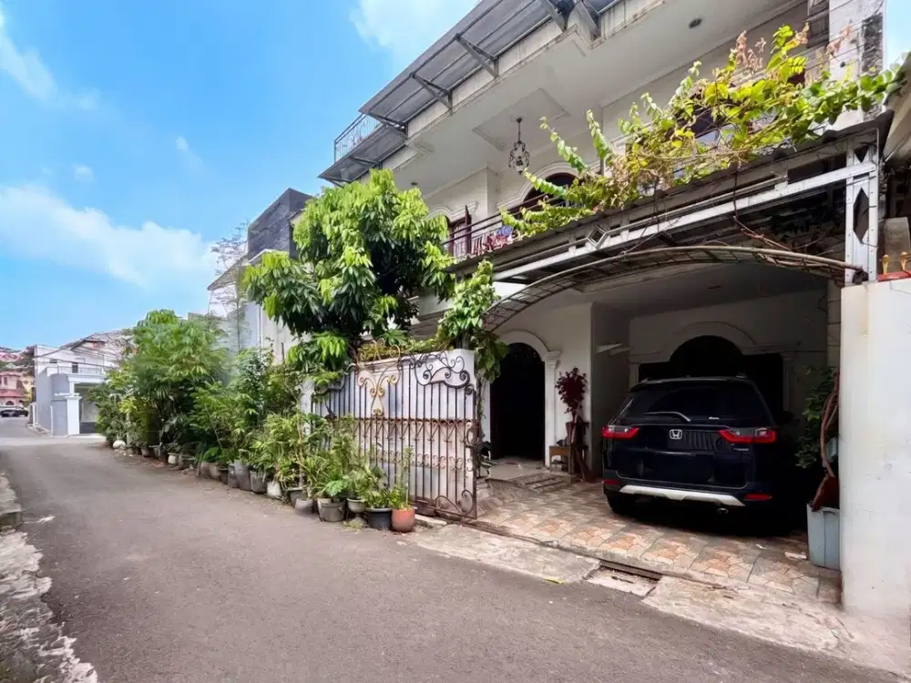 INI BUKAN SEKADAR RUMAH — 2,5 LANTAI DI TEBET TIMUR, SELANGKAH KE JALAN UTAMA!