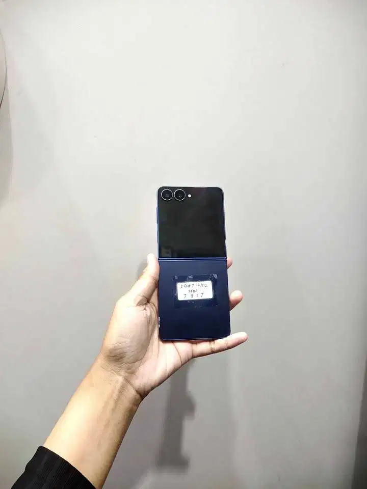 Samsung Z Flip 7 12/512 Sein Fullset