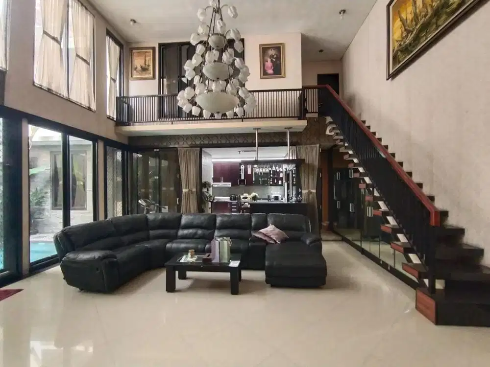 Rumah mewah dikawasan elite di jln utama Perum The Gayungsari Surabaya