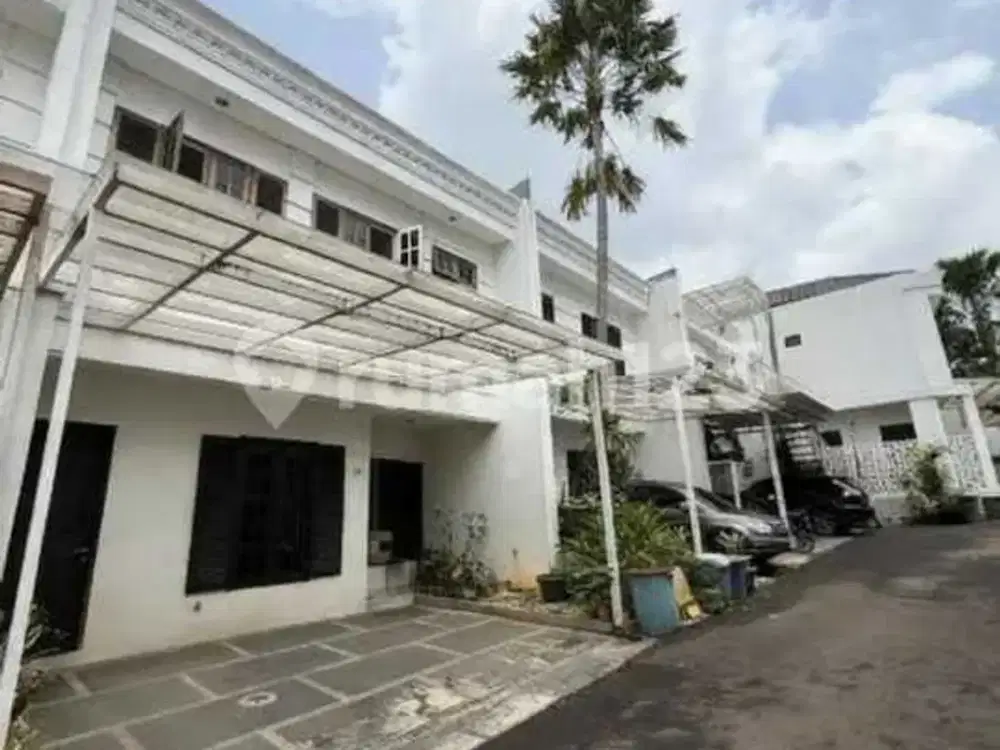 Rumah Bagus Terawat & Siap Huni Private Townhouse One Gate System di Lebak Bulus