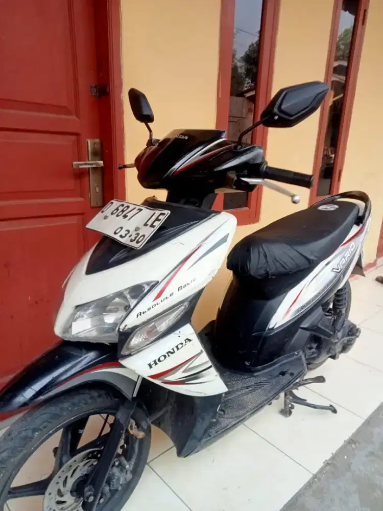 Honda Vario CW tahun 2014 kkmplit mulus 1 tangan