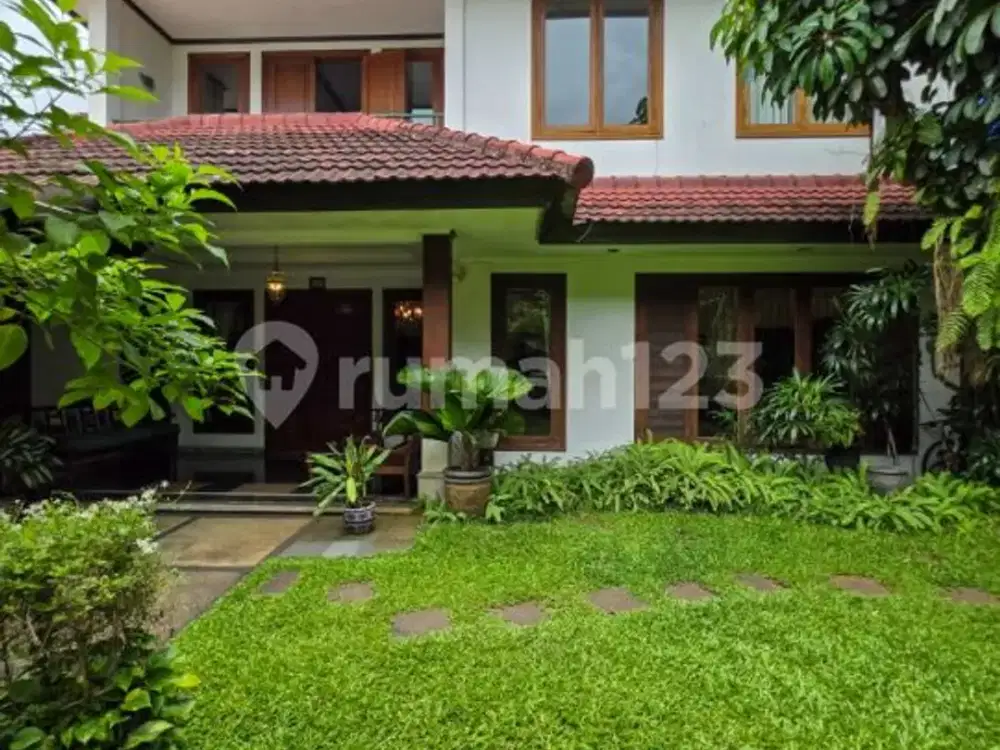 Rumah Siap Huni Prime Area Row Jalan Lebar di Kebayoran Baru