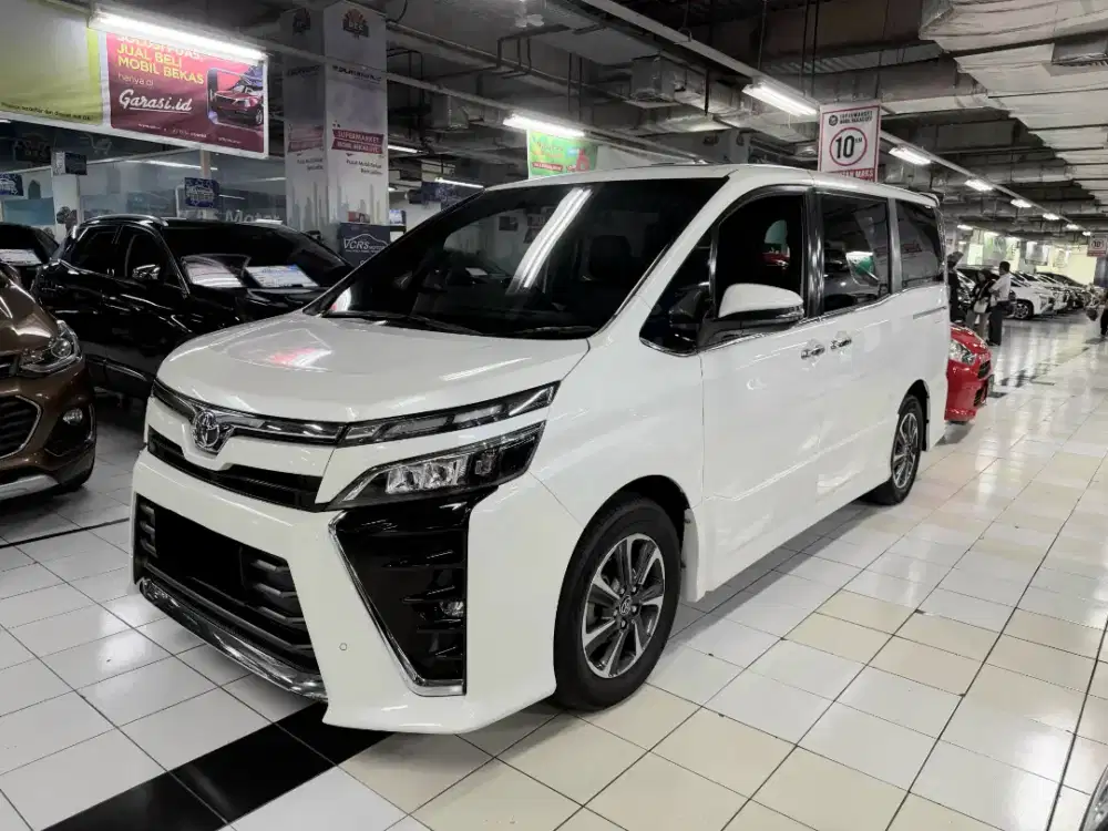 TOYOTA VOXY 2.0 2020 KHUSUS YANG CARI KONDISI SUPER ISTIMEWA SURABAYA
