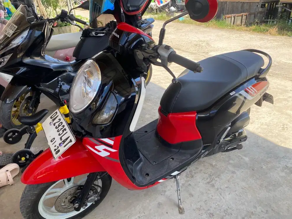 Di jual motor honda scoopy