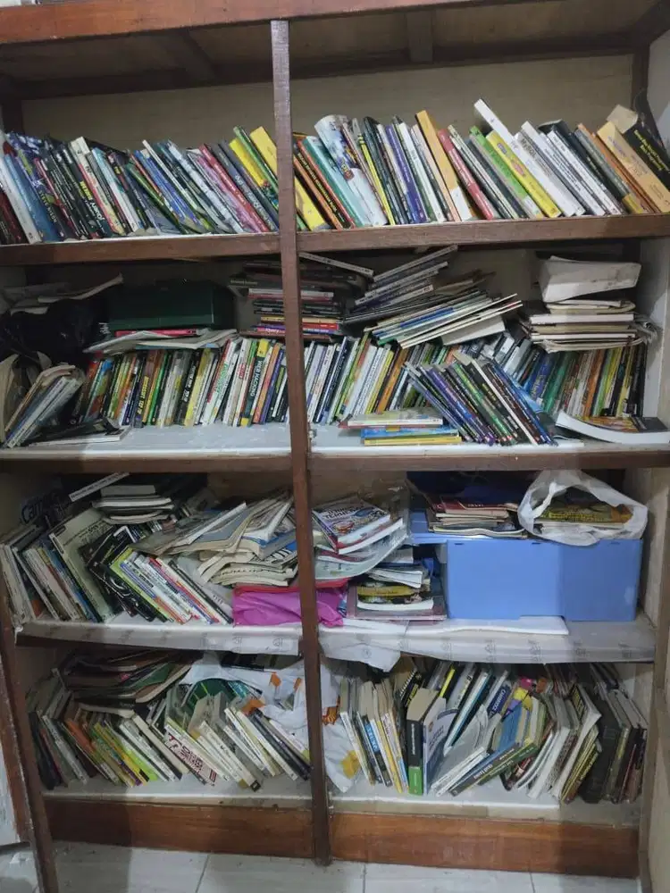 Dijual Borongan Ratusan Buku Koleksi Pribadi