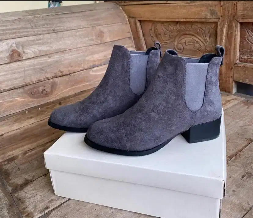 Sepatu Staccato Boots