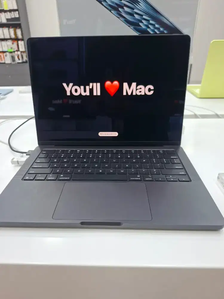 Macbook Pro 14 inch (1TB)