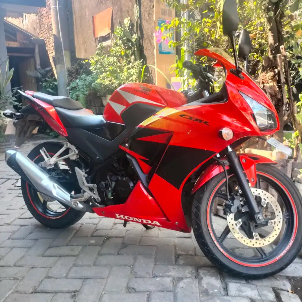 Honda CBR 150R tahun 2015