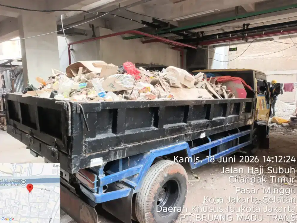 Jasa buang puing dan pembersihan sampah