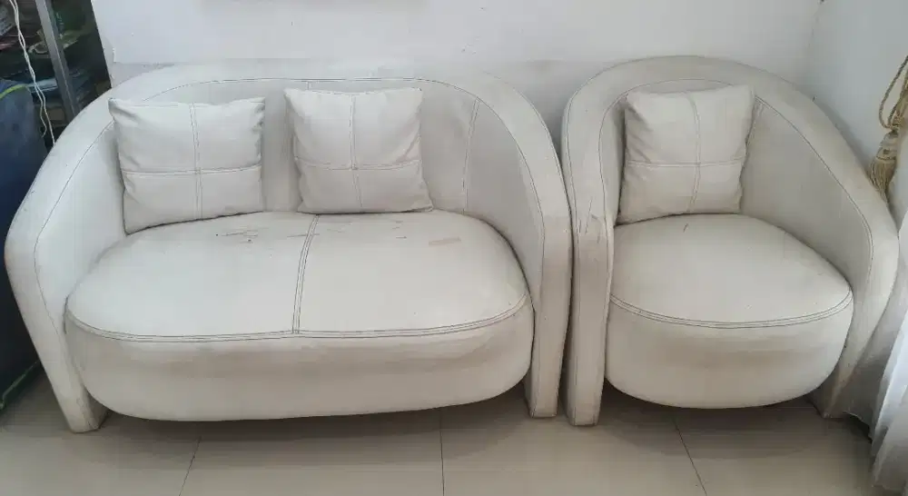 Meja Tamu putih