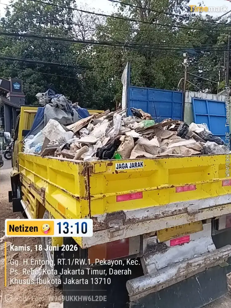 Jasa angkutan puing dan buang sampah