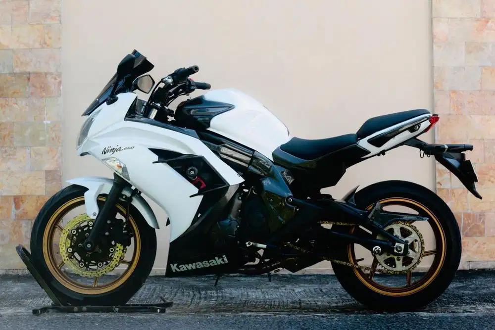 Kawasaki er6f 650 mulus mesin sehat unit sangat nyaman buat turing bro