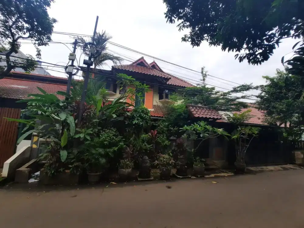 Rumah depan Taman Lingkungan Asri Kebayoran Baru