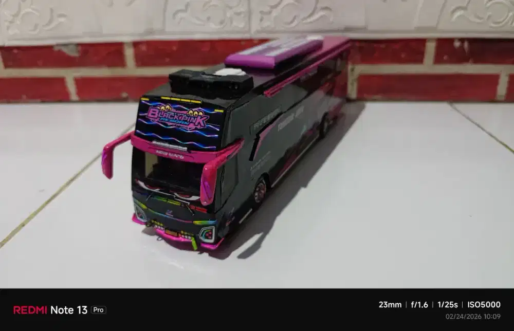 Miniatur bus blackpink skala 43