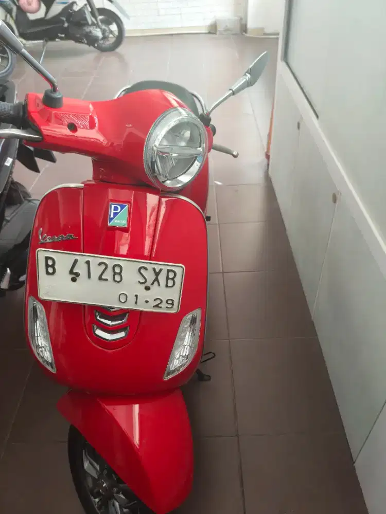 Vespa Lx 125 merah