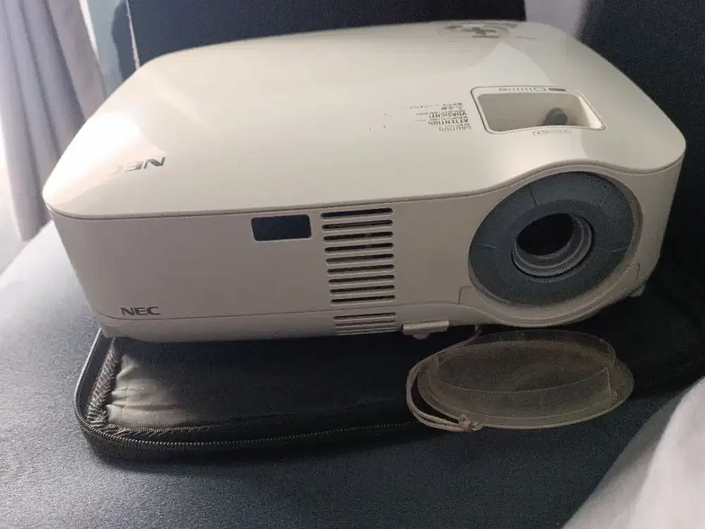 Projector Infokus NEC VT480