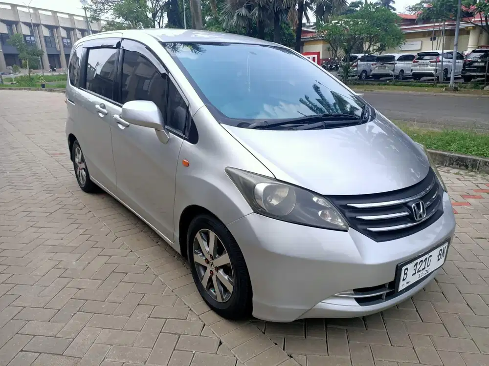 Honda Freed 1.5 E psd Matic 2009 harga cash rp.99 5 jt