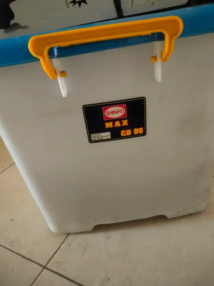 Container Box 95 liter (bekas)