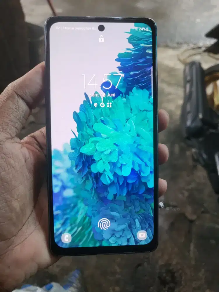 Dijual cepat samsung s20 FE 8/128 Resmi
