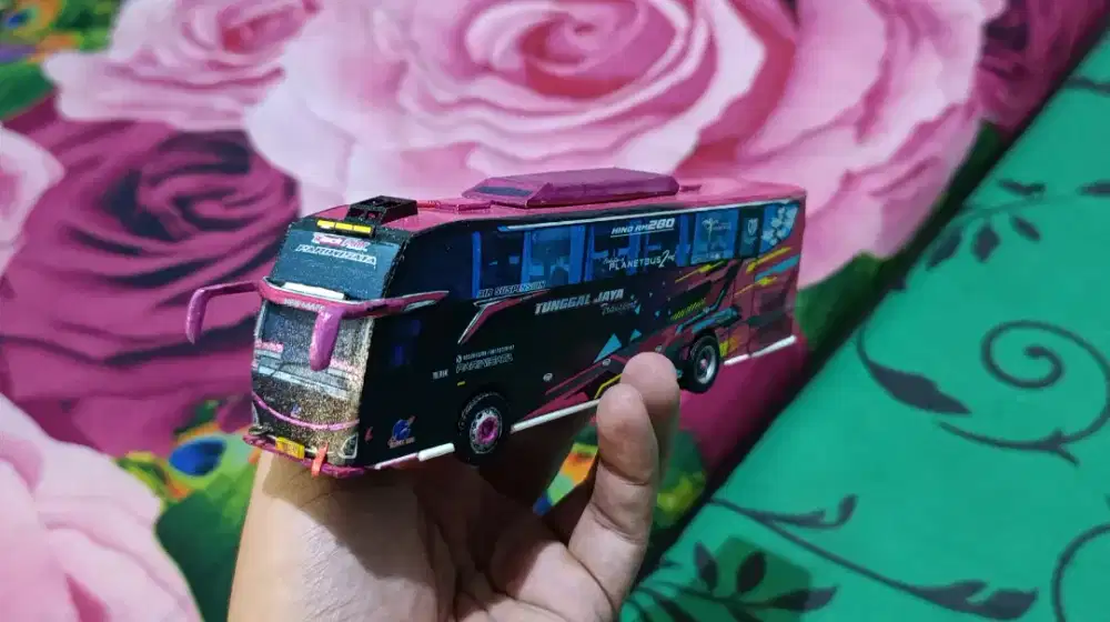 Miniatur bus blackpink skala 64