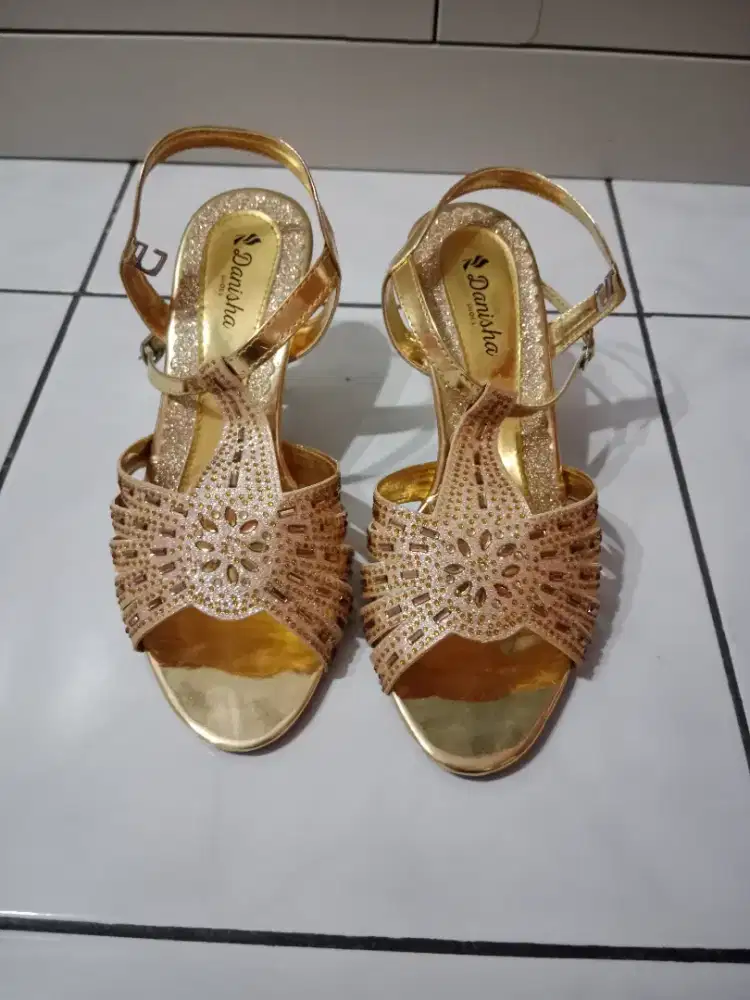 High Heels Wanita Gold Manik