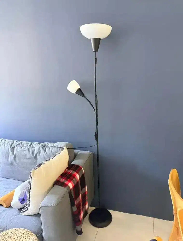 Lampu lantai IKEA