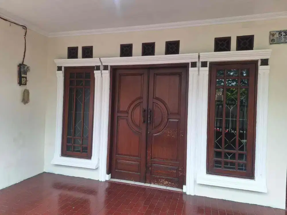 Disewakan rumah cocok untuk kantor expedisi & cafe di pinggir jalan raya di duren sawit jakarta timur